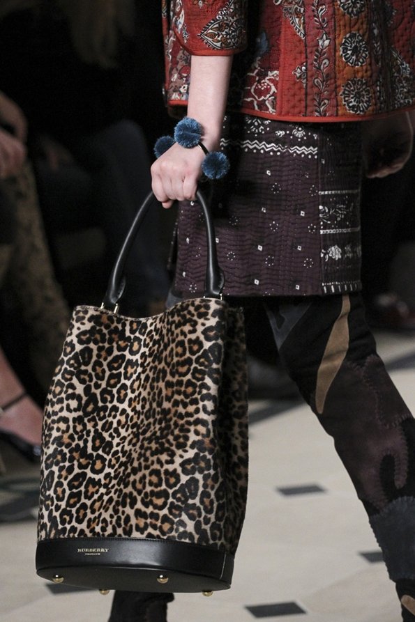 Вместительная сумка с леопардовым принтом осень-зима 2015-2016, фото