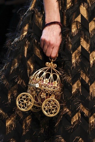 Модная театральная сумка Dolche & Gabbana осень-зима 2016-2017